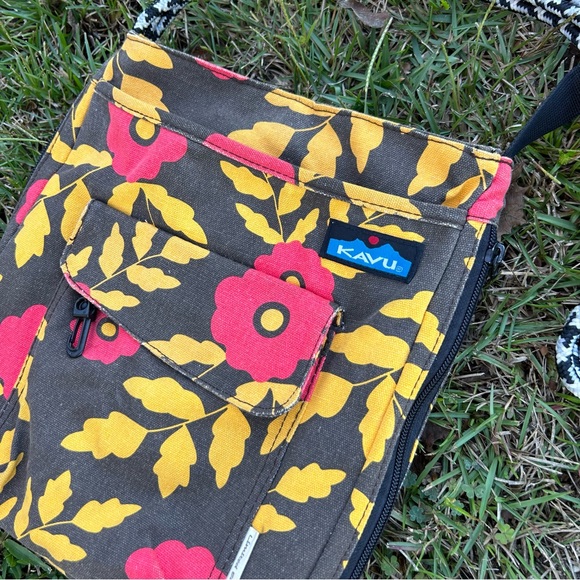 KAVU Limited Edition Floral Crossbody - Picture 2 of 7